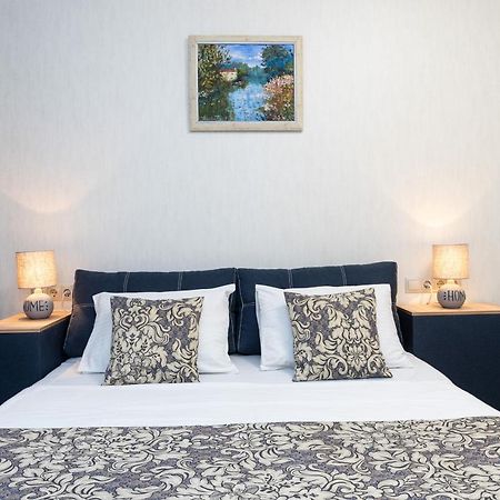 Apartments Riviera Киев Екстериор снимка